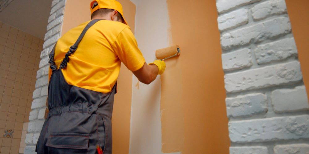 worker-paints-the-wall-roller-UFC288R